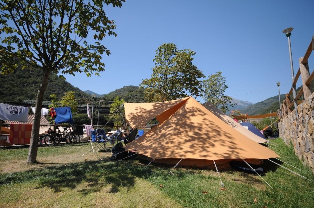 Staanplaats 6p - Pitch Yellow - Small and medium tents
