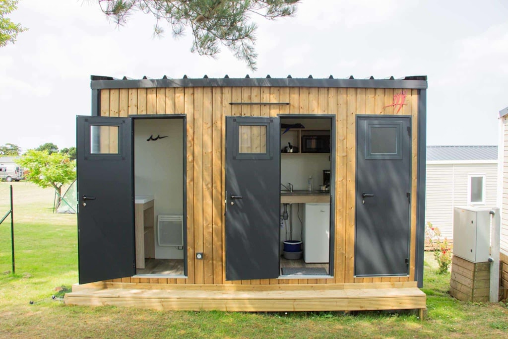 Staanplaats 6p - Privilegeplaats met sanitair (Pitch with Private Bathroom and Kitchen)