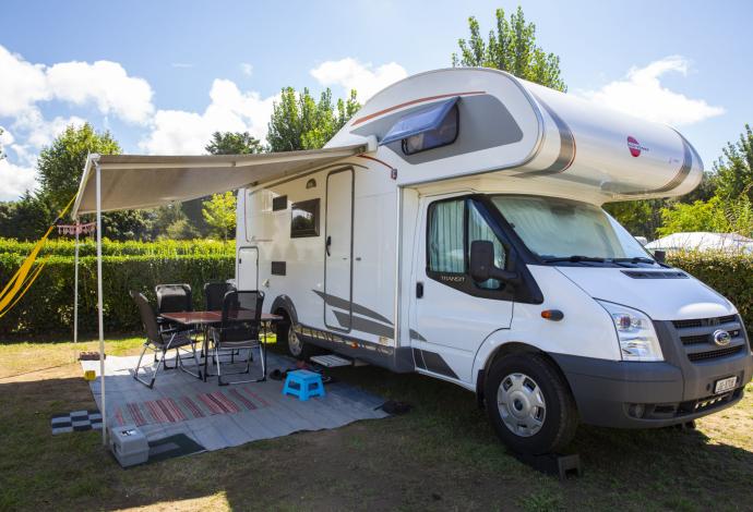 Staanplaats 6p - Kampeerplaats toegang caravan en camper