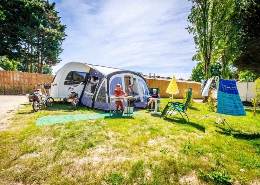 Access Pitch - 80m² 1 vehicle + electricity