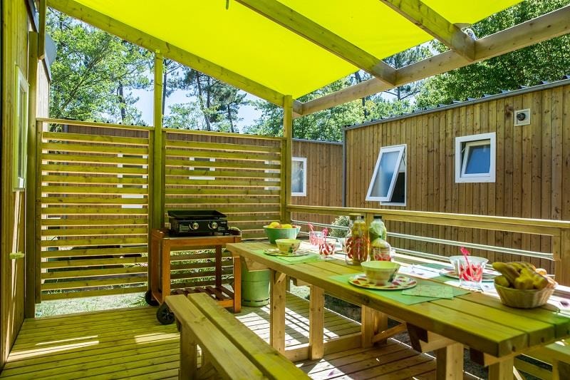 Privilege-stacaravan met 2 slaapkamers en terras