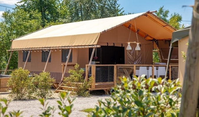Glamping Lodge PREMIUM RIVER 38m² - 3 bedrooms - TV - A/C - covered terrace - river view - 6 people.