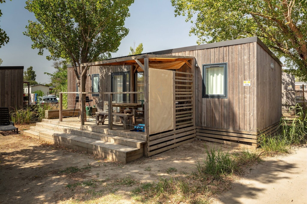 Stacaravan Premium - 40 m² - airconditioning - 3 slaapkamers - 2 badkamers - Verhoogd terras
