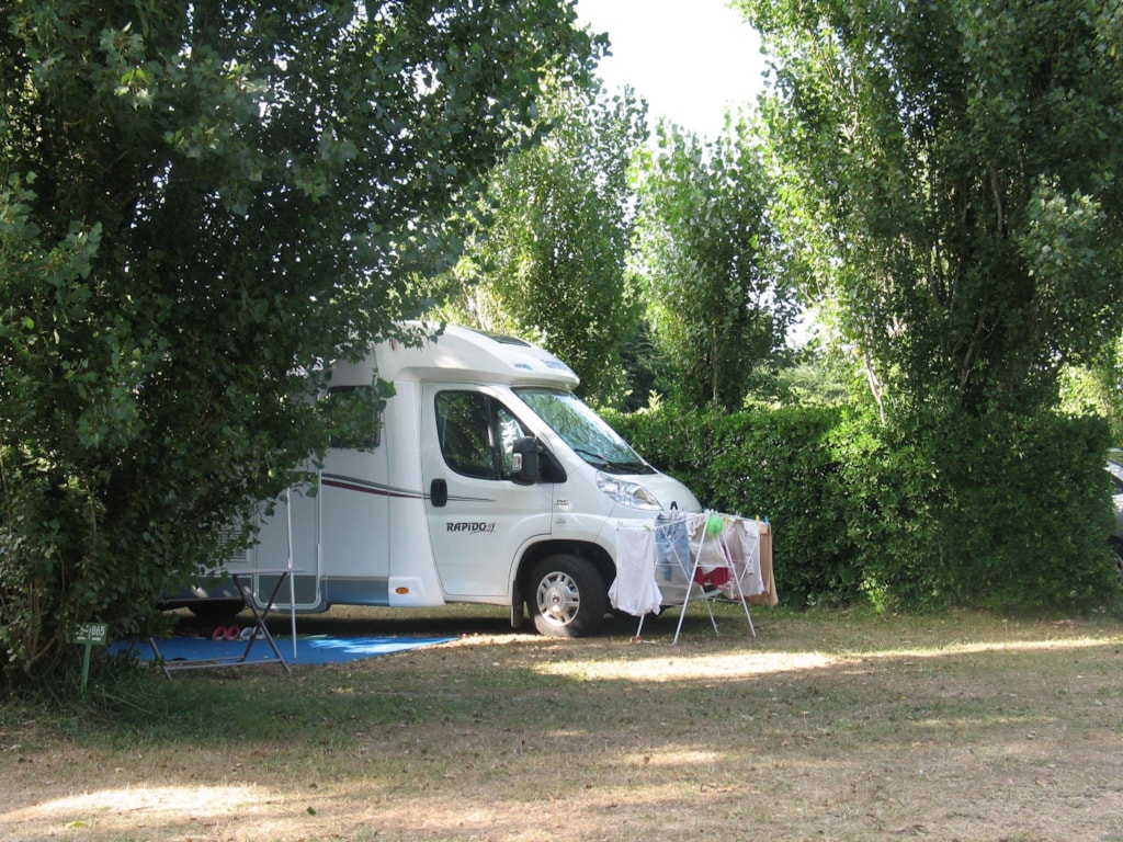 Comfort Package (1 tent, caravan or motorhome / 1 car / electricity 10A)