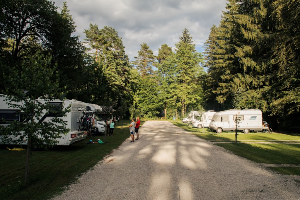 Pitch 6p - Standard pitch for bigger campers / caravans / roof top tent / van