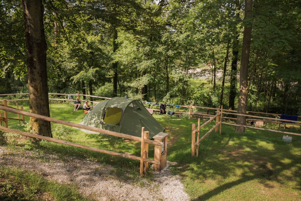 Pitch 6p - Medium pitch for a tent - River side