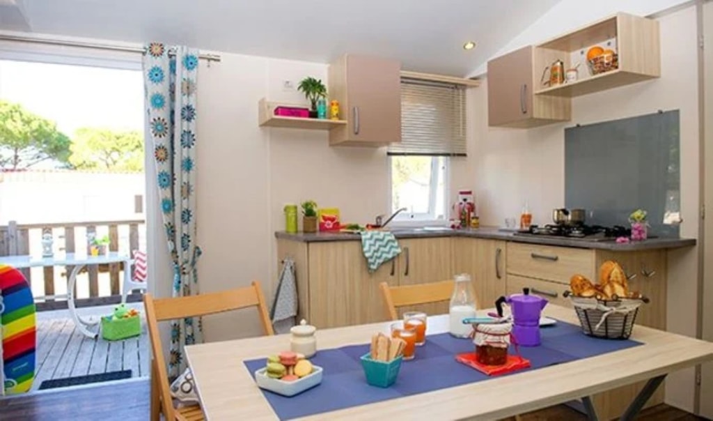 Stacaravan Classic - 29m² - 2 slaapkamers - Verhoogd terras -