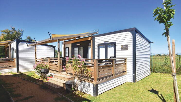 Stacaravan Premium 35m² | 3 slaapkamers | Verhoogd terras