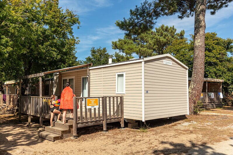 Stacaravan Comfort - 2 slaapkamers - overdekt terras - Airconditioning