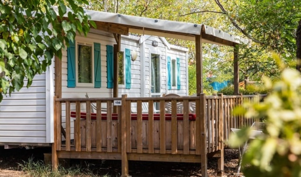 Stacaravan Classic | 20m² | airconditioning | 2 slaapkamers | verhoogd terras