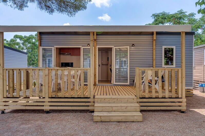 Stacaravan Comfort - 2 slaapkamers - overdekt terras - Airconditioning