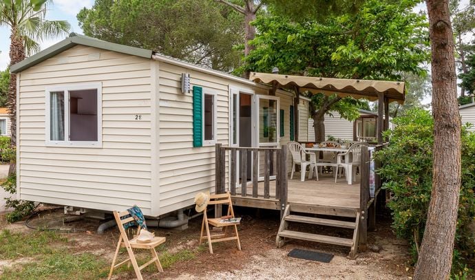 Stacaravan Classic - 2 slaapkamers - 20m² - Verhoogd terras - airconditioning