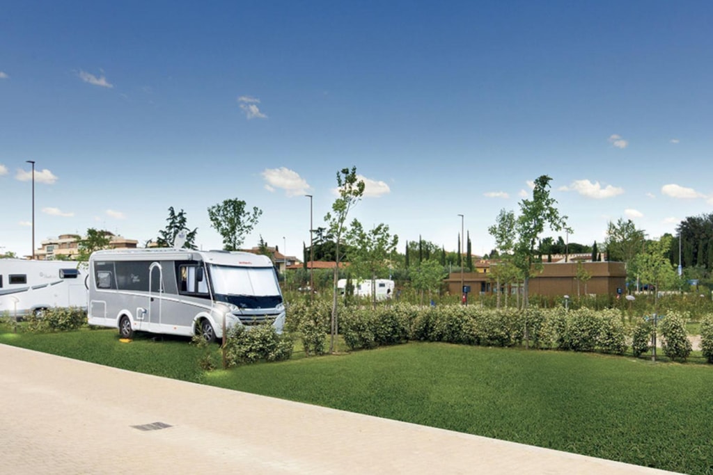 Staanplaats 6p - Piazzola Camper