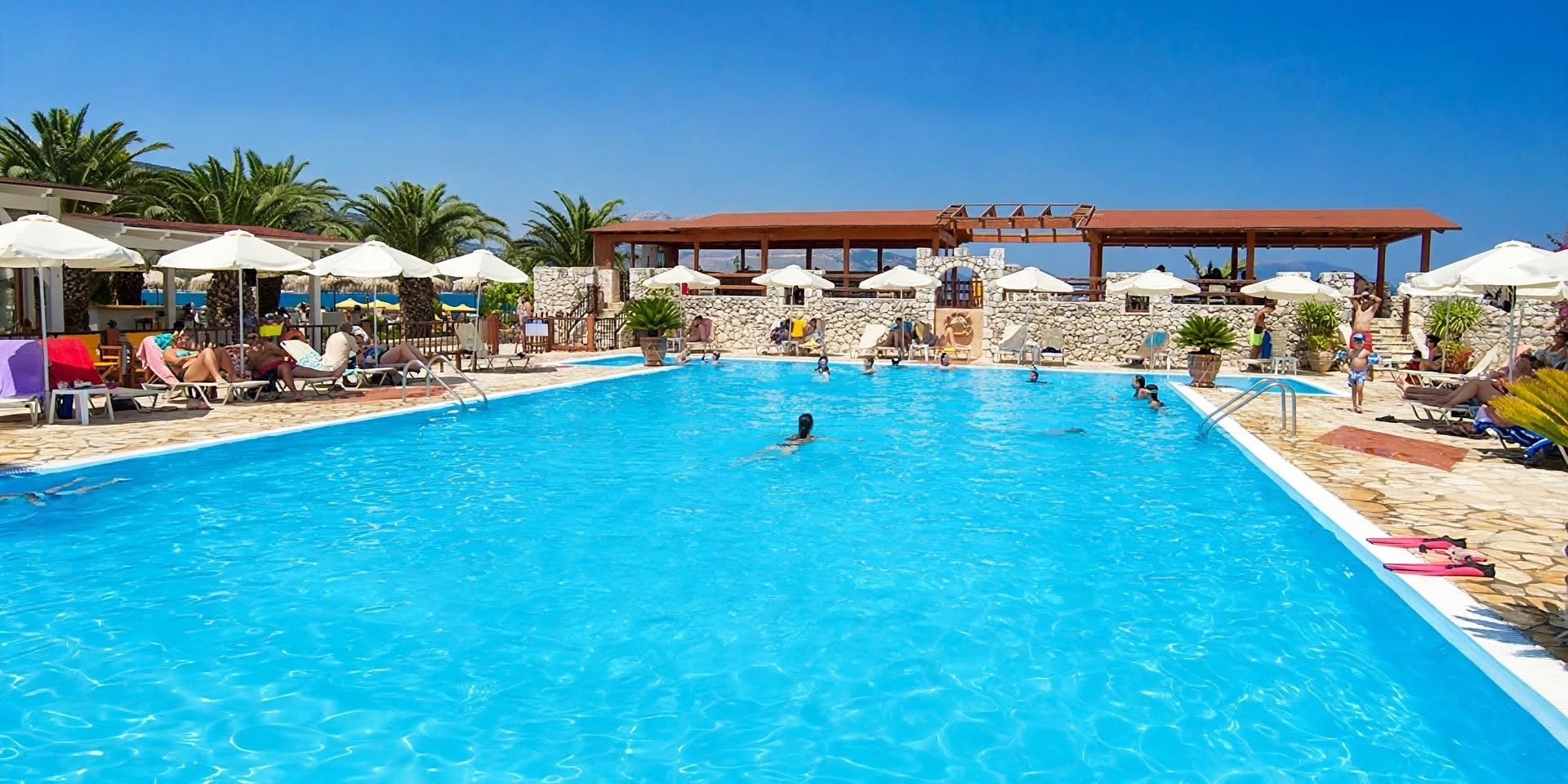 Karavomilos Beach Camping