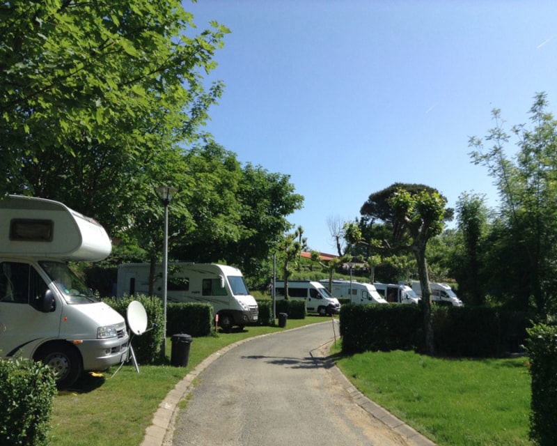 Pitch 6p - PLUS motor home (no tents allowed)
